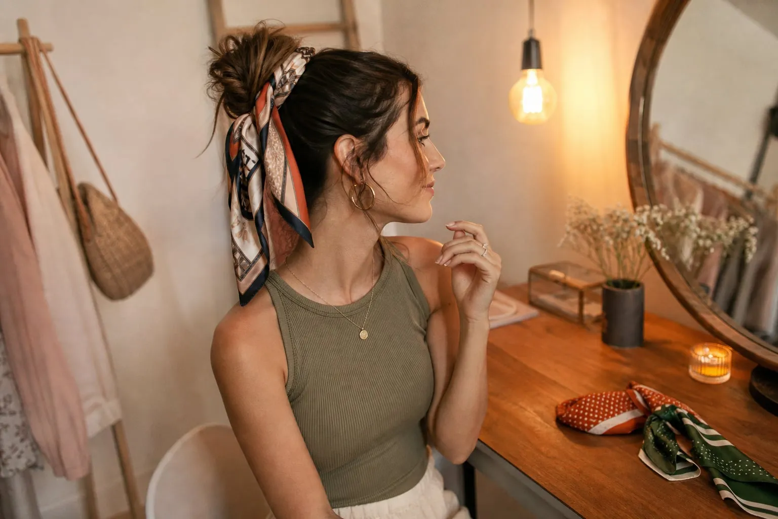 Como usar lenço no cabelo: 3 amarrações por ocasião